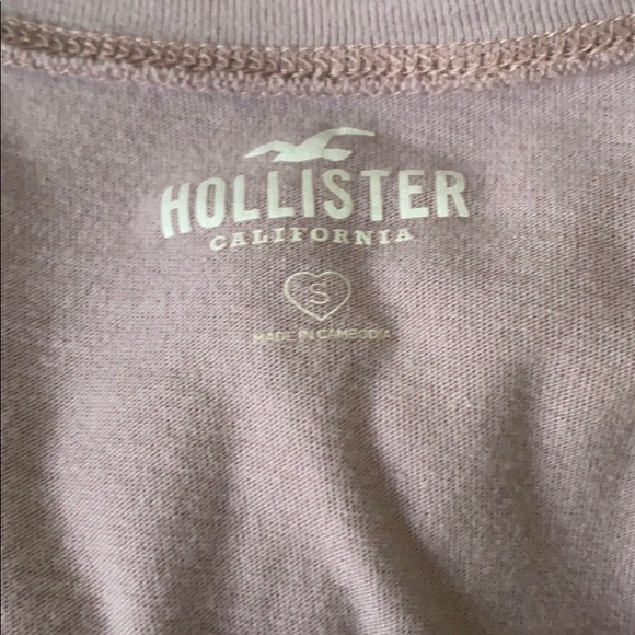 Light purple hollister tee - Picture 2 of 2